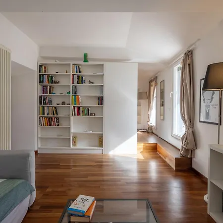 Floor With Balcony Along The Main Vibrant Walking Street Steps Away From Harbour Waterfront Mirabello Port Center Charming Cozy Attic Loft Apartamento *