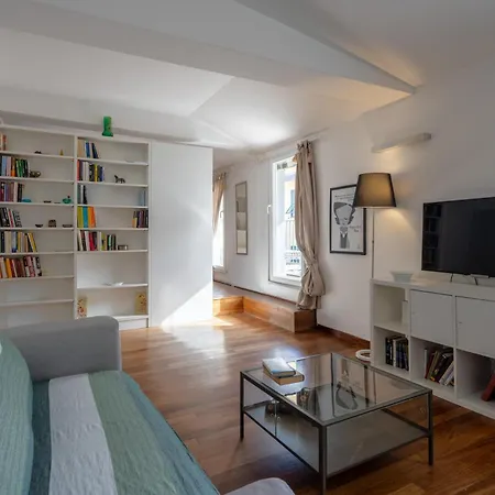 Floor With Balcony Along The Main Vibrant Walking Street Steps Away From Harbour Waterfront Mirabello Port Center Charming Cozy Attic Loft 아파트
