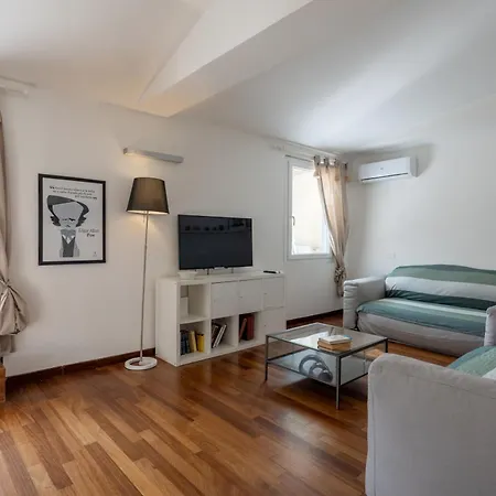 Floor With Balcony Along The Main Vibrant Walking Street Steps Away From Harbour Waterfront Mirabello Port Center Charming Cozy Attic Loft 라스페치아