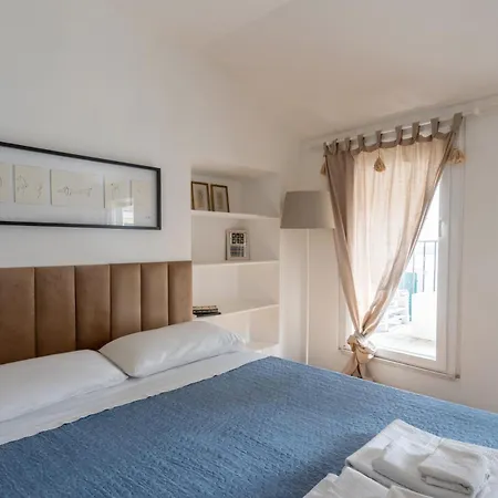 아파트 Floor With Balcony Along The Main Vibrant Walking Street Steps Away From Harbour Waterfront Mirabello Port Center Charming Cozy Attic Loft 라스페치아