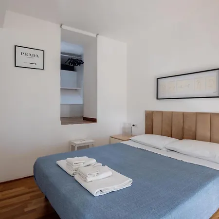 Apartamento Floor With Balcony Along The Main Vibrant Walking Street Steps Away From Harbour Waterfront Mirabello Port Center Charming Cozy Attic Loft La Spezia