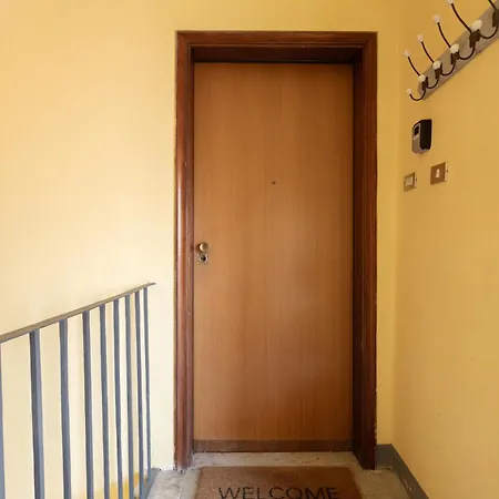 Floor With Balcony Along The Main Vibrant Walking Street Steps Away From Harbour Waterfront Mirabello Port Center Charming Cozy Attic Loft Apartamento