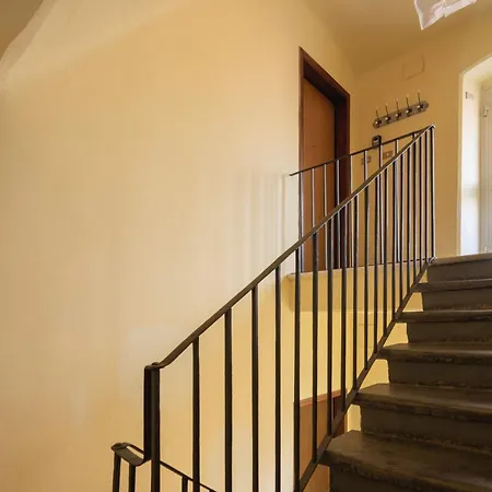 Floor With Balcony Along The Main Vibrant Walking Street Steps Away From Harbour Waterfront Mirabello Port Center Charming Cozy Attic Loft 아파트 라스페치아
